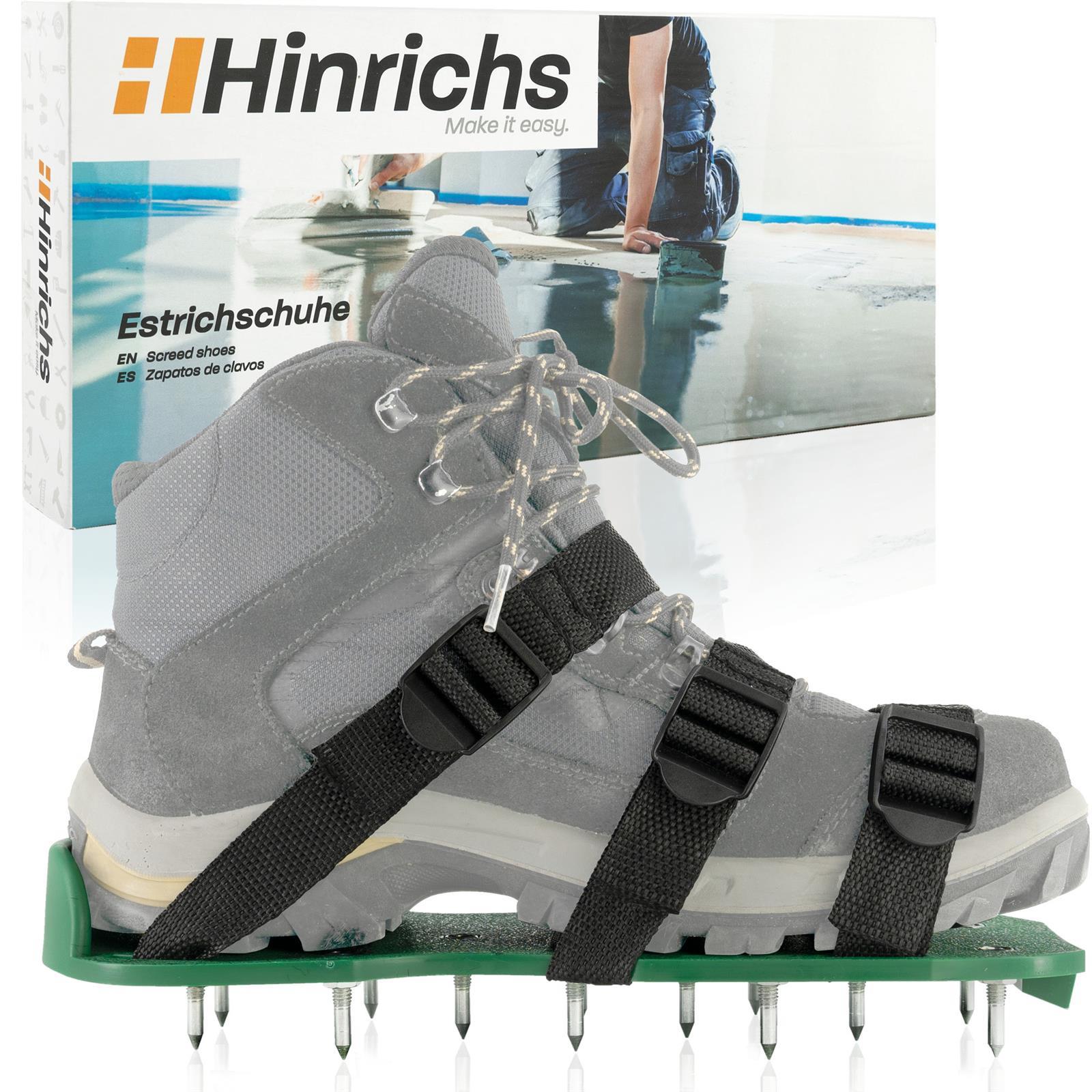 Estrichschuhe mit Spikes – Profi-Zubehör für fugenloses Arbeiten auf frischem Estrich Ein Paar Estrichschuhe mit Spikes auf der Unterseite, aus schwarzem Kunststoff, auf weißem Hintergrund – entwickelt zum Begehen frisch verlegten Estrichs ohne Beschädigung der Oberfläche.