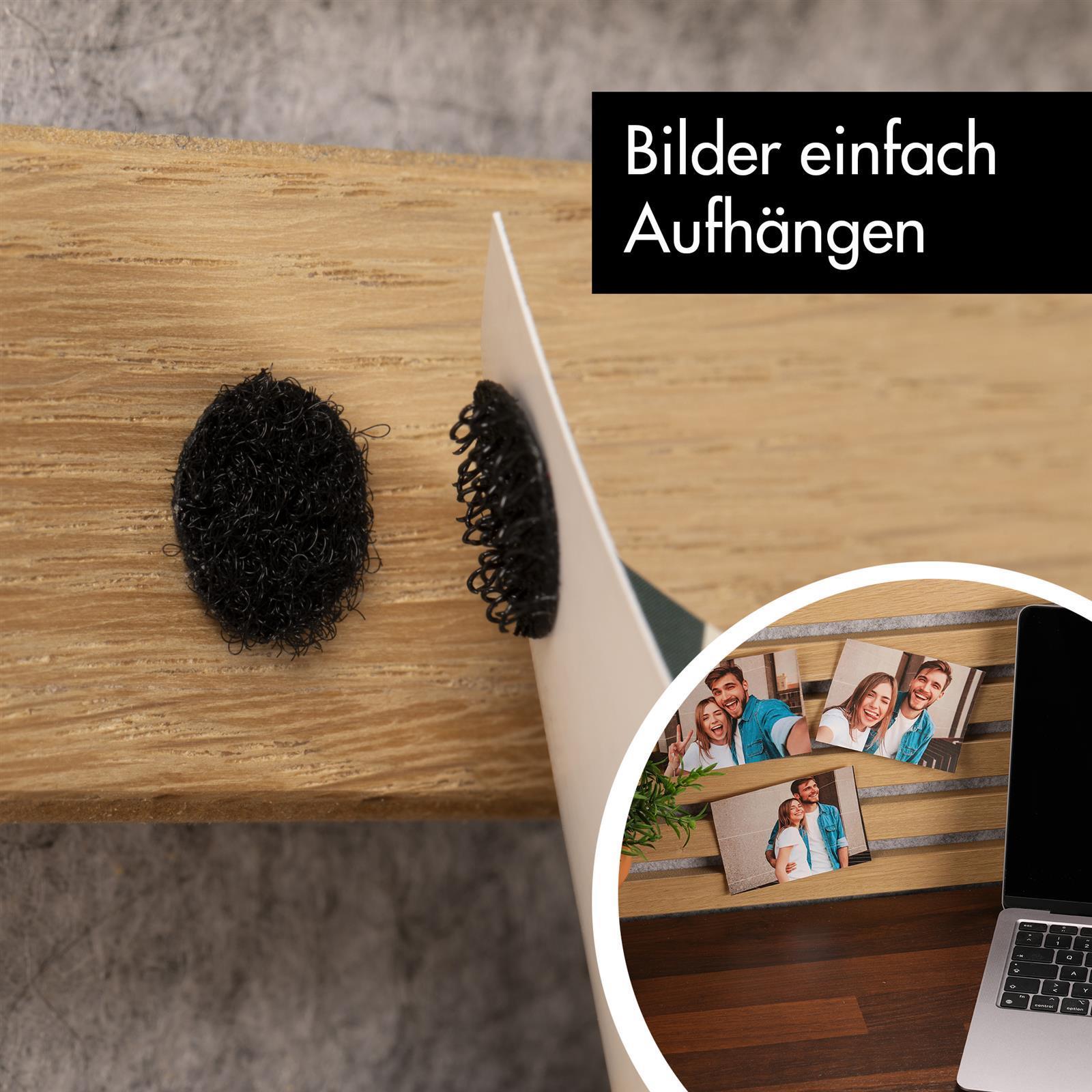 Schwarze Klettpunkte selbstklebend – praktisches Klettsystem für vielseitige Befestigungen Mehrere schwarze Klettpunkte aus Stoff liegen nebeneinander auf einem hellen Hintergrund; einige sind mit Haken-, andere mit Flauschseite nach oben sichtbar.